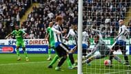 NEWCASTLE UPON TYNE, ENGLAND - MARCH 20:  Goalkeeper Robert Elliot of Newcastle United (21) fails to stop Jermain Defoe of Sunderland (L) from scoring the ir first goal during the Barclays Premier League match between Newcastle United and Sunderland at St James' Park on March 20, 2016 in Newcastle upon Tyne, United Kingdom.  (Photo by Stu Forster/Getty Images)